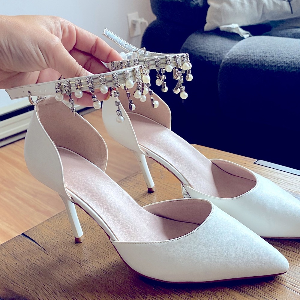 Super cute & comfortable white heels.